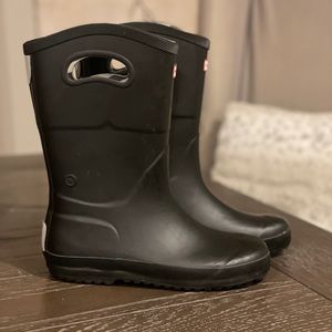 Girls Hunter for Target rain boots. Black. Size 4.